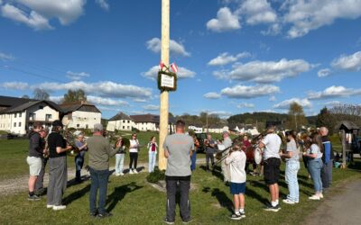 Maibaum am Dorfplatz